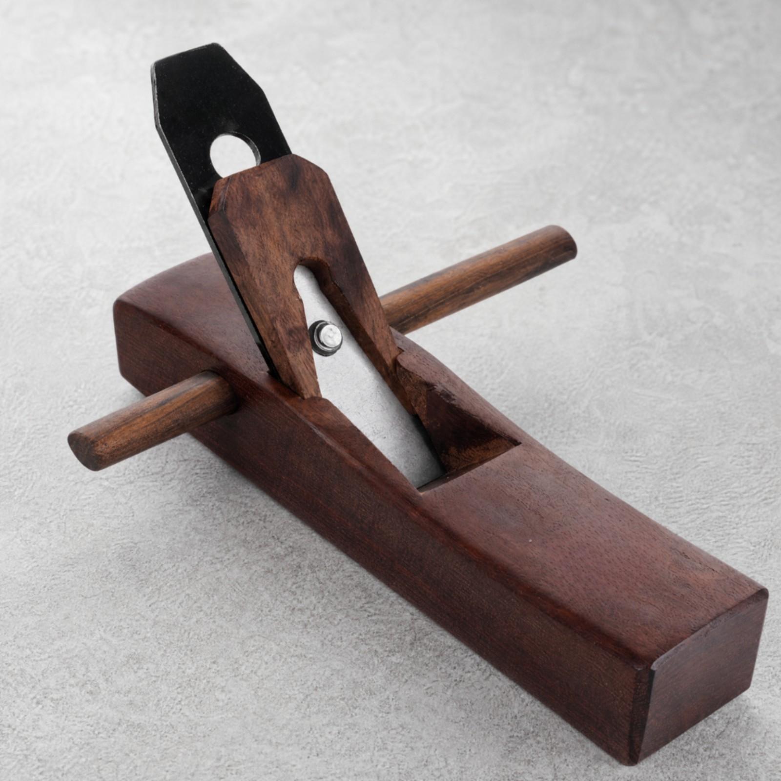Hand Tools In Workshop - Plaina manual para carpintaria, ferramenta para